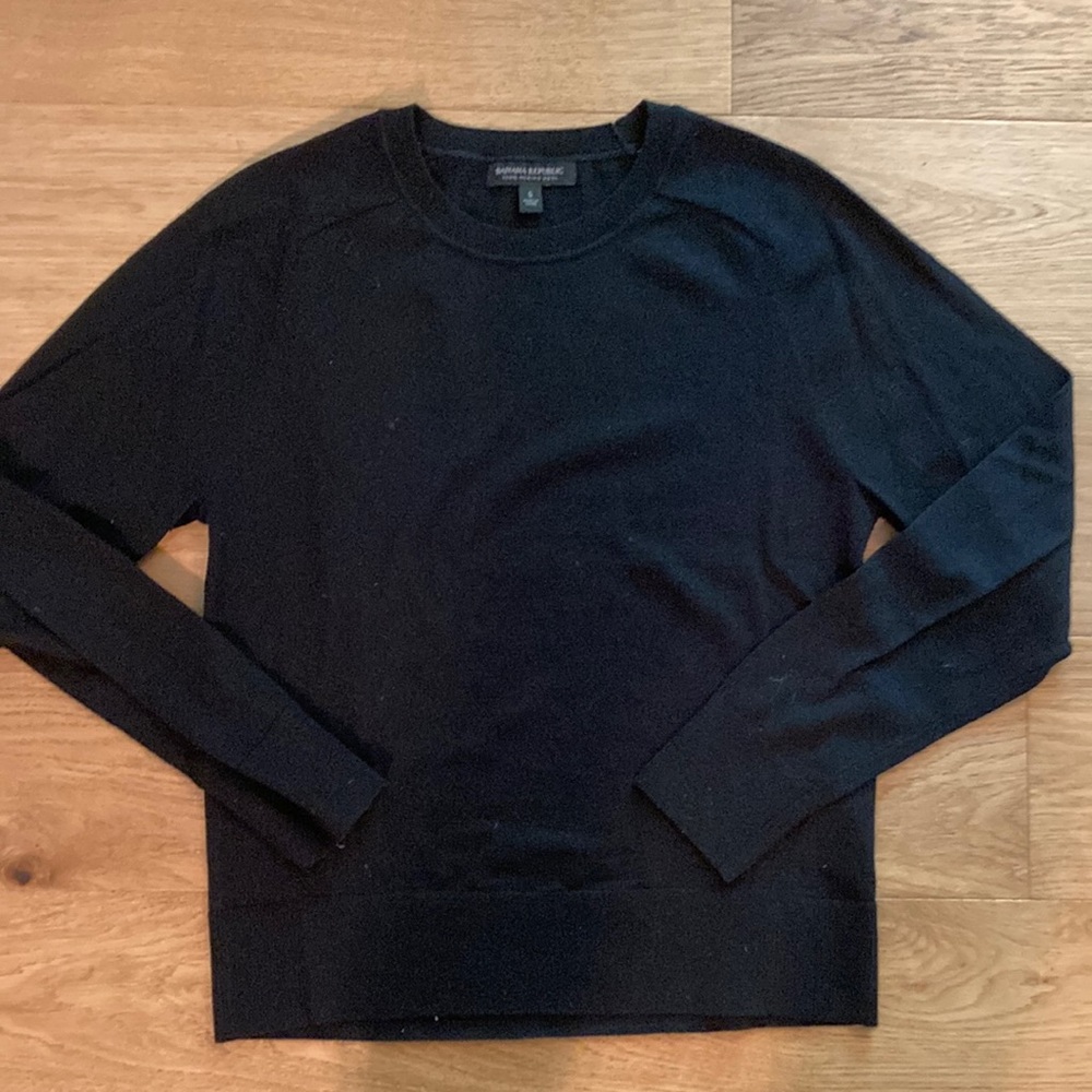 Banana republic black crewneck sweater